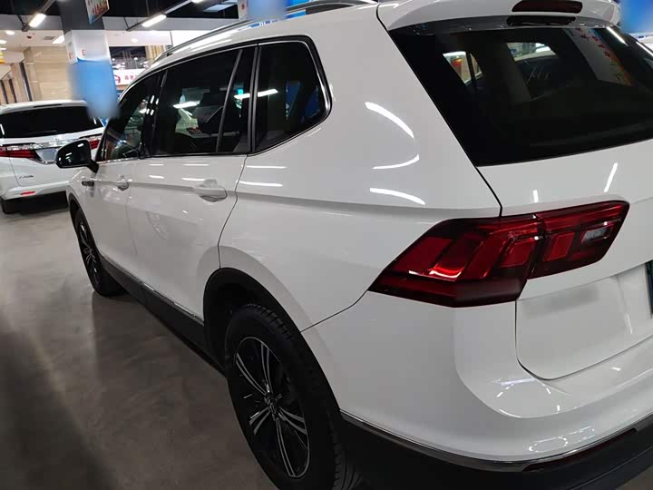 Фото 5 - Volkswagen Tiguan L Pro