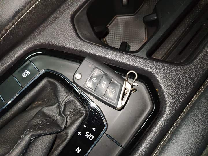 Фото 9 - Volkswagen Tiguan L Pro