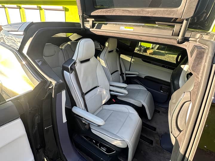 Фото 14 - HiPhi X