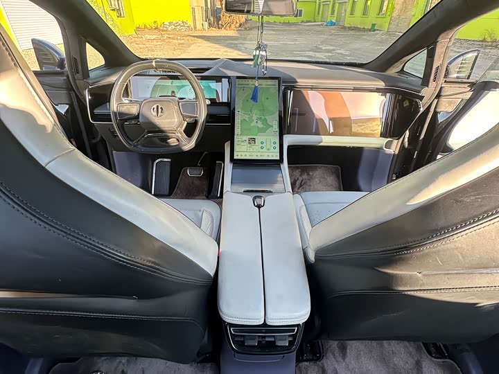 Фото 5 - HiPhi X