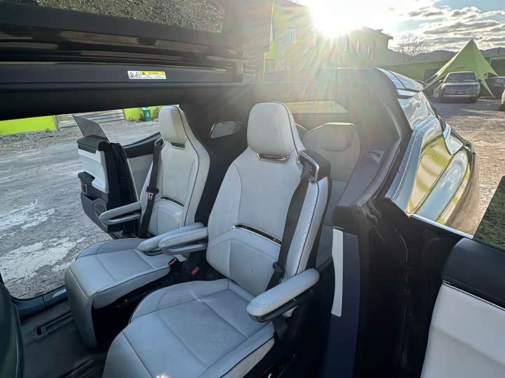 Фото 6 - HiPhi X