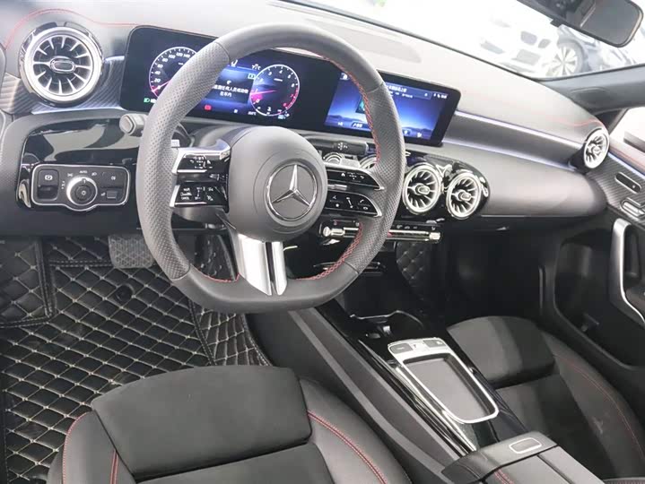 Фото 10 - Mercedes-Benz A-Class