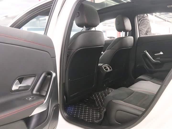 Фото 14 - Mercedes-Benz A-Class