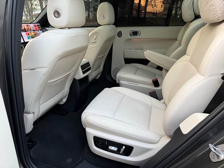 Фото 10 - LiXiang L8