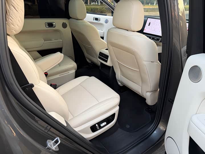 Фото 17 - LiXiang L8