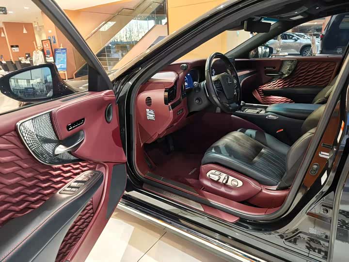 Фото 4 - Lexus LS