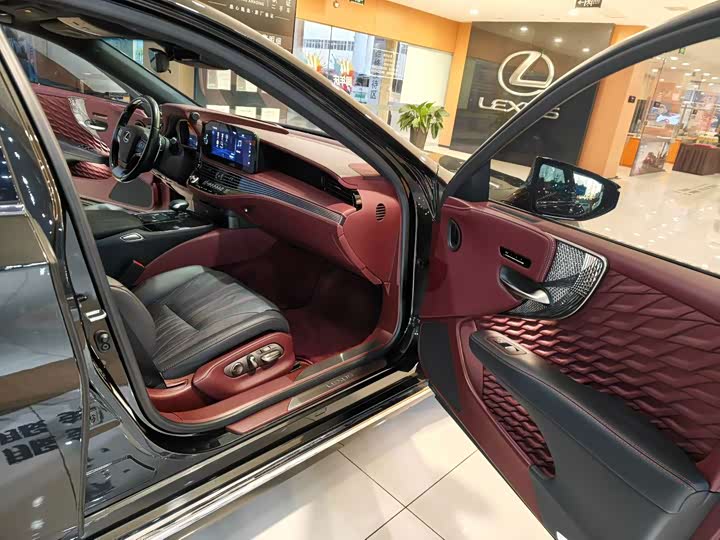 Фото 5 - Lexus LS