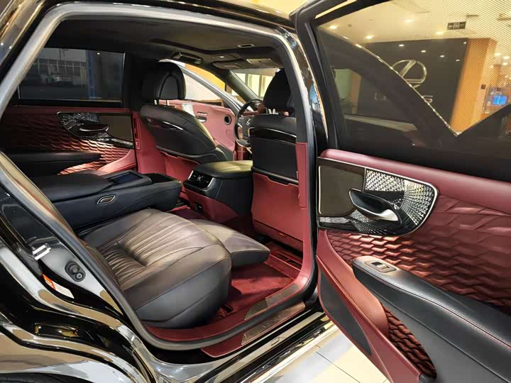 Фото 6 - Lexus LS