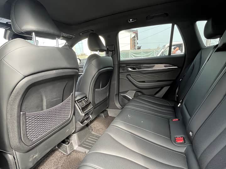 Фото 12 - Geely Monjaro