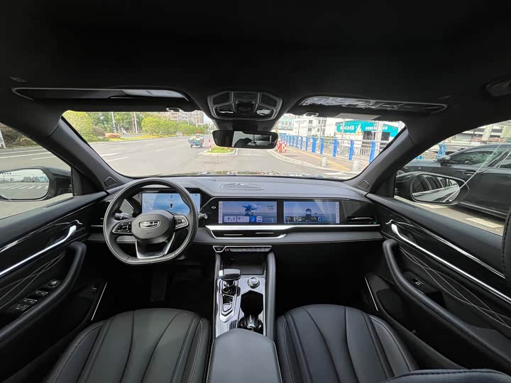 Фото 13 - Geely Monjaro