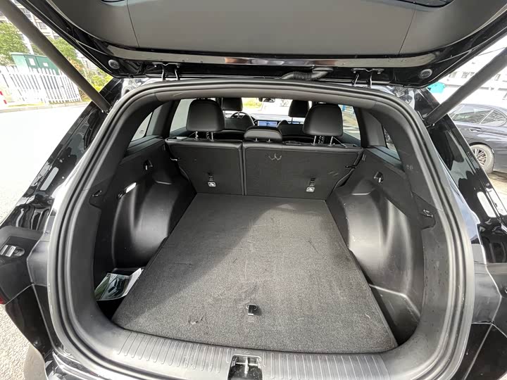 Фото 14 - Geely Monjaro