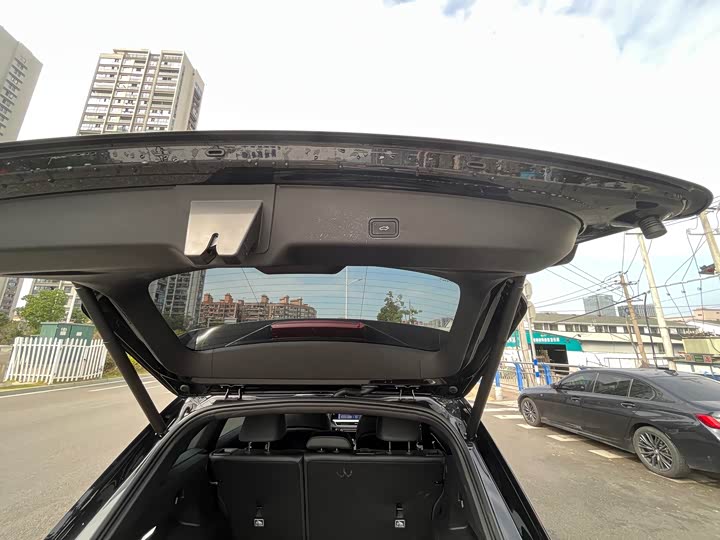 Фото 15 - Geely Monjaro