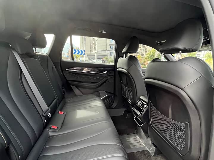 Фото 16 - Geely Monjaro