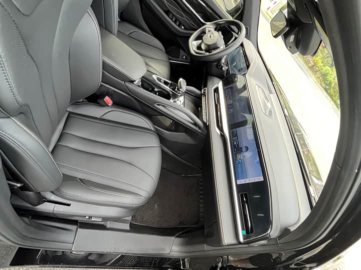 Фото 18 - Geely Monjaro