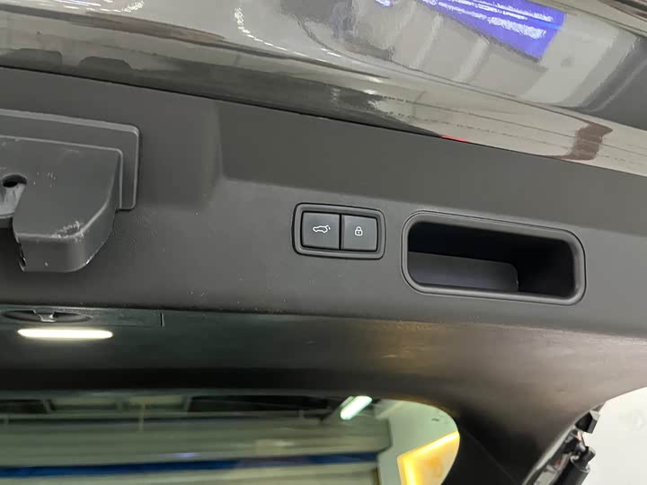 Фото 8 - LiXiang One