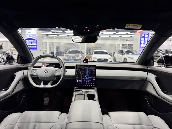 Фото 12 - Nio ET5T