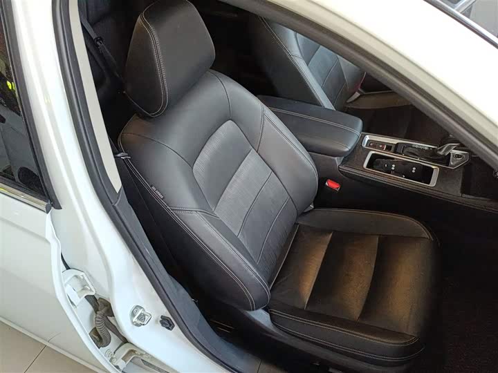 Фото 25 - Nissan Teana