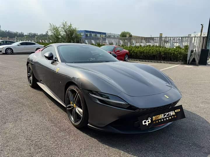 Фото 2 - Ferrari Roma