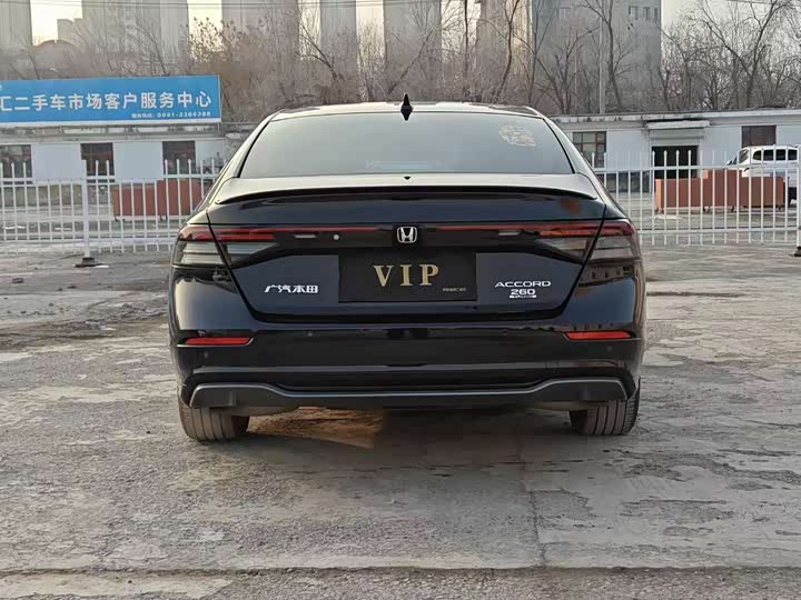 Фото 8 - Honda Accord