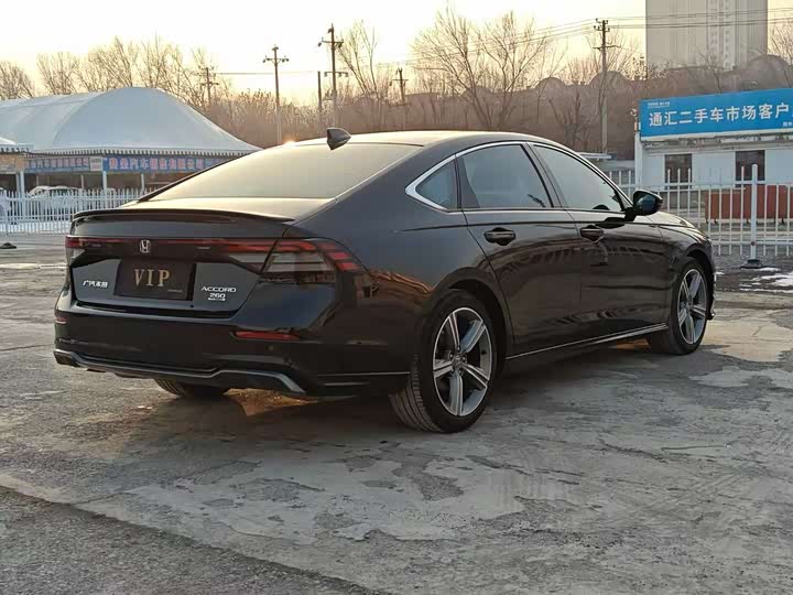 Фото 9 - Honda Accord