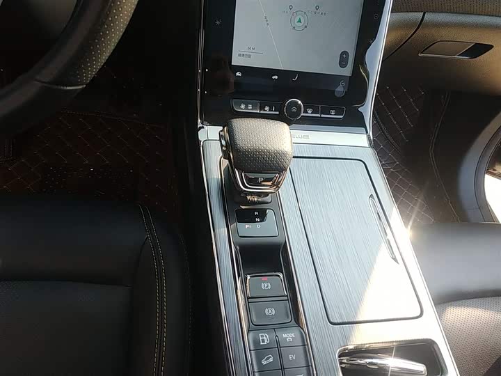 Фото 14 - Roewe RX5 Hybrid