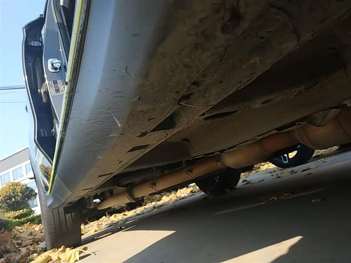 Фото 21 - Roewe RX5 Hybrid