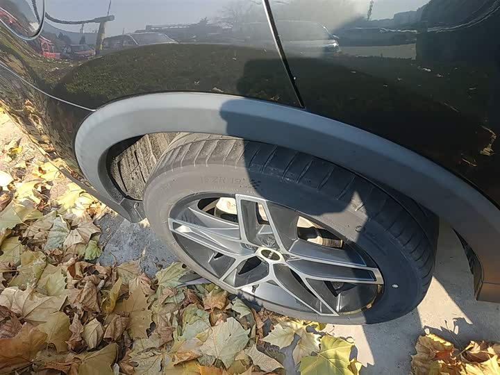 Фото 26 - Roewe RX5 Hybrid