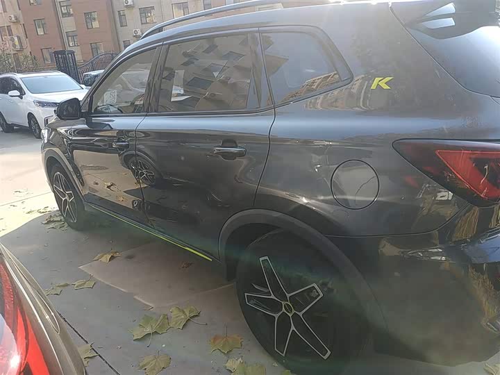 Фото 5 - Roewe RX5 Hybrid