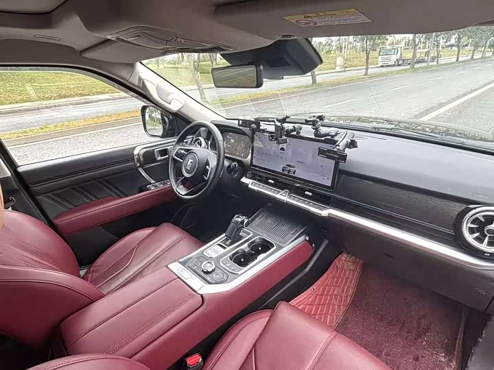 Фото 5 - Tank 400 Hybrid