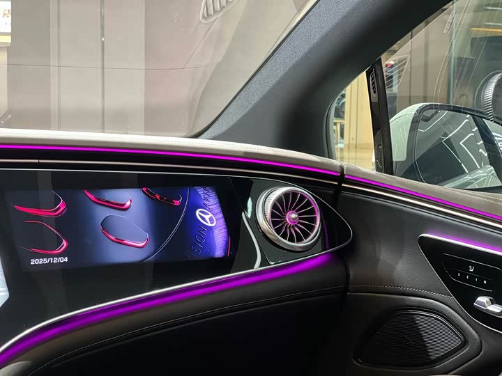 Фото 14 - Mercedes-Benz EQS