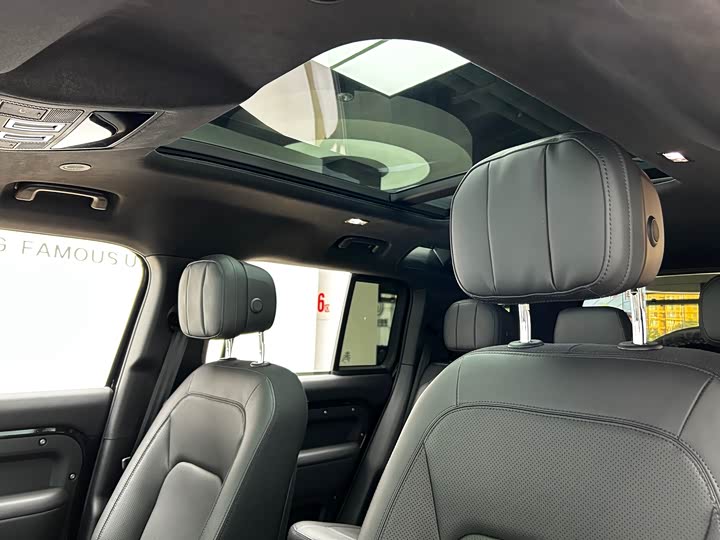 Фото 12 - Land Rover Defender