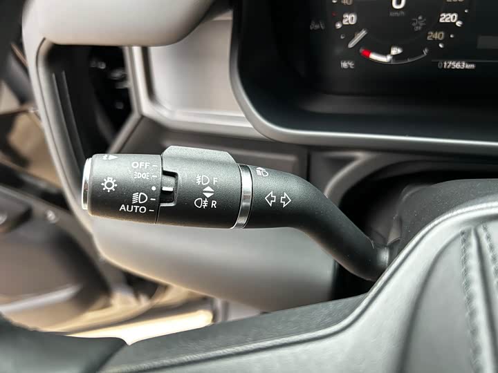 Фото 9 - Land Rover Defender