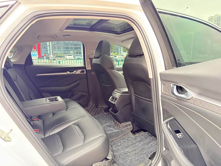 Фото 13 - Geely Preface