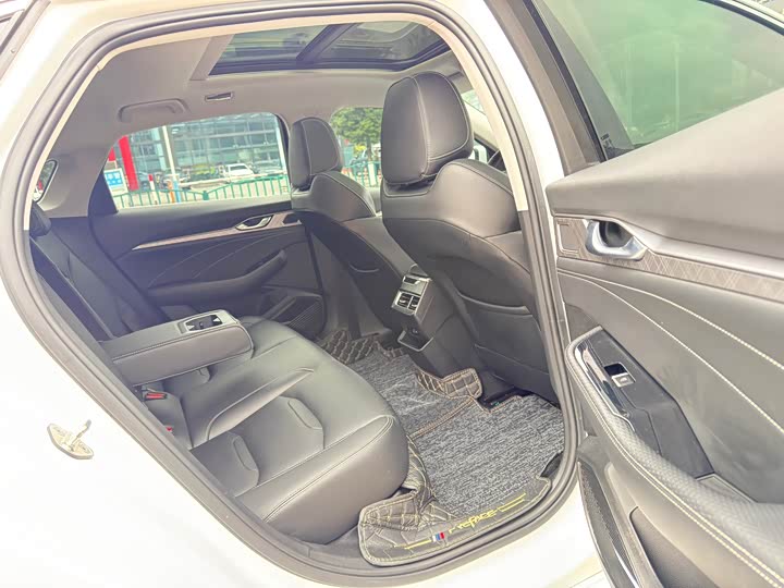 Фото 14 - Geely Preface