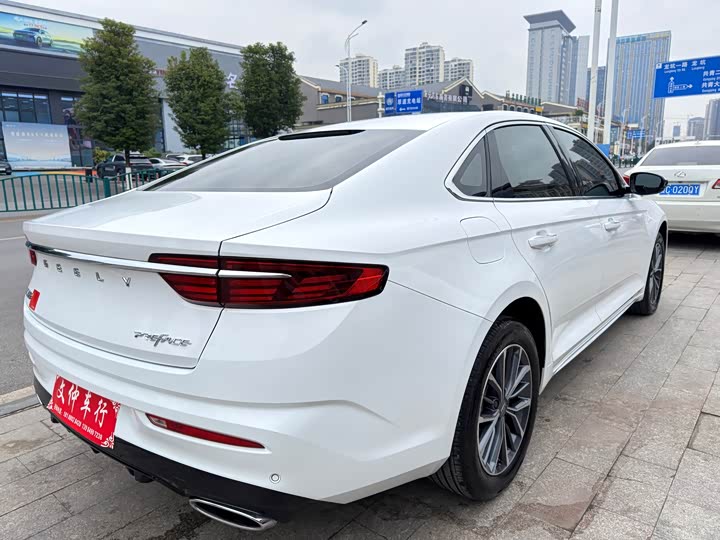 Фото 4 - Geely Preface