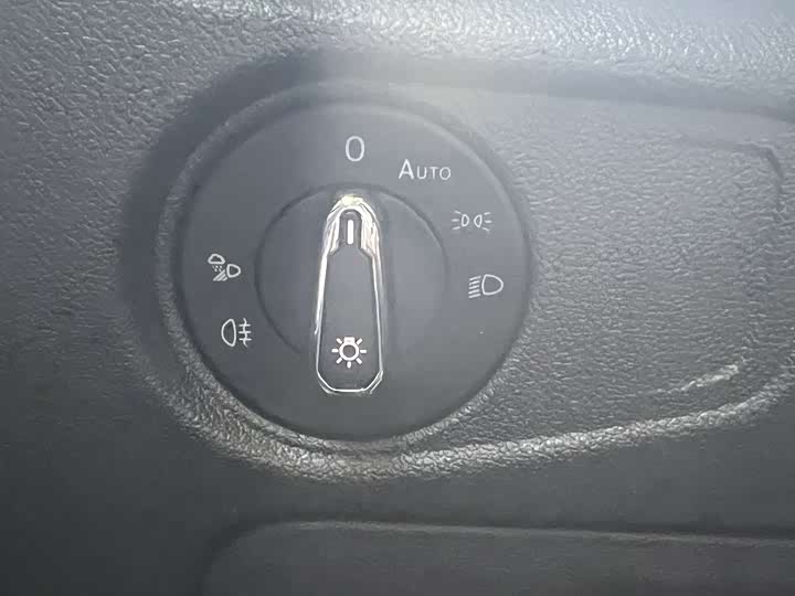 Фото 10 - Volkswagen Passat