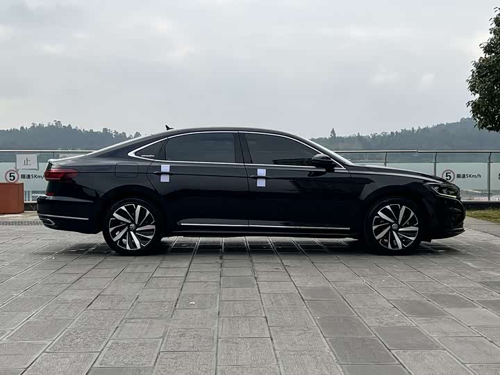 Фото 36 - Volkswagen Passat