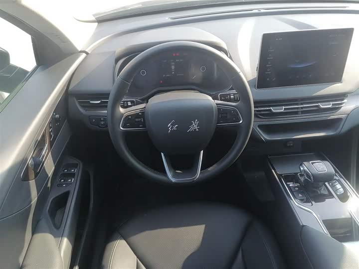 Фото 11 - Hongqi E-QM5