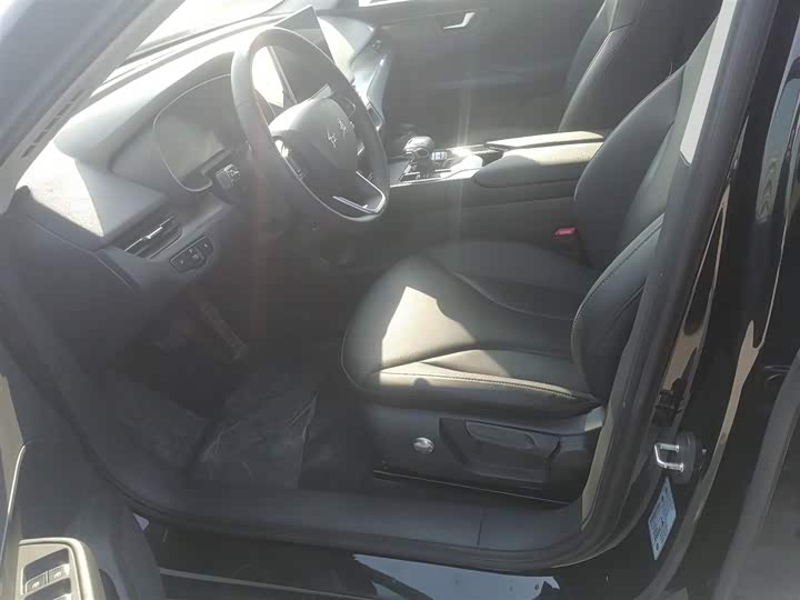 Фото 15 - Hongqi E-QM5