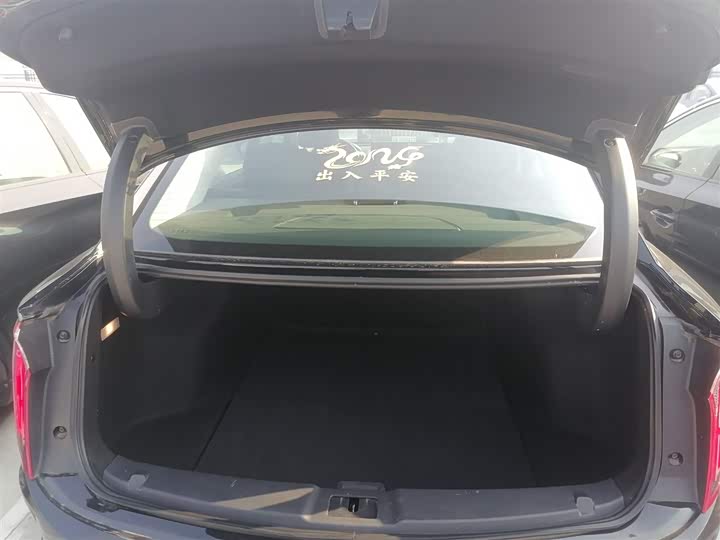 Фото 19 - Hongqi E-QM5