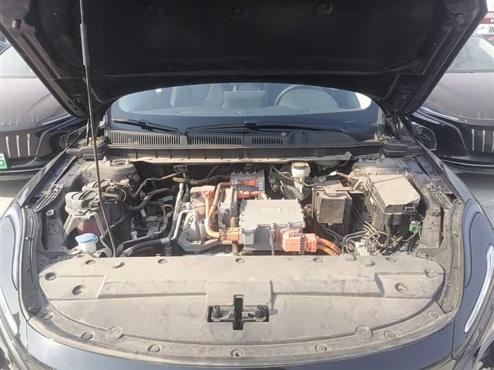 Фото 20 - Hongqi E-QM5