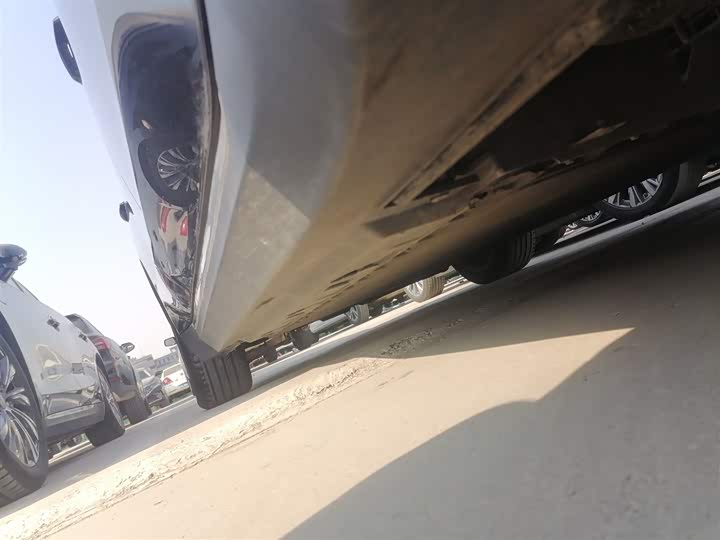 Фото 21 - Hongqi E-QM5