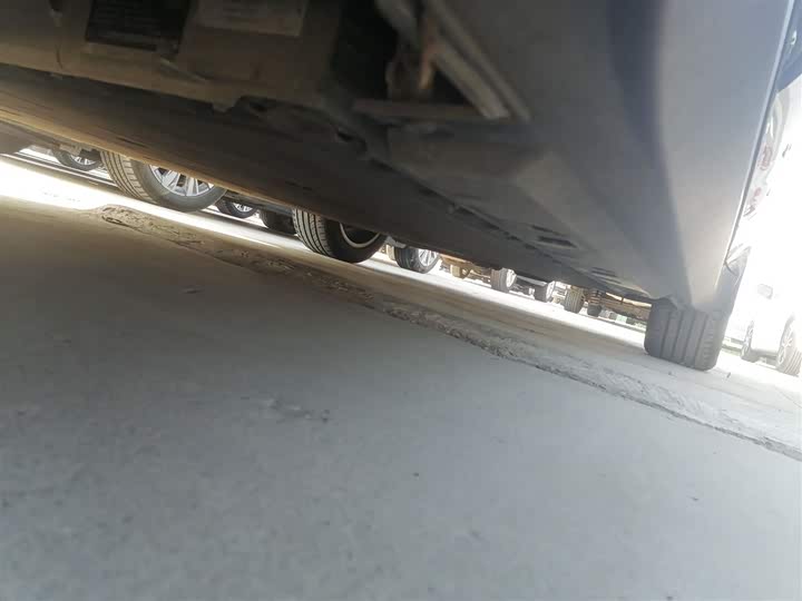 Фото 22 - Hongqi E-QM5