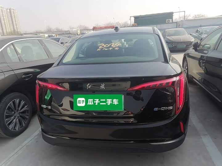 Фото 6 - Hongqi E-QM5