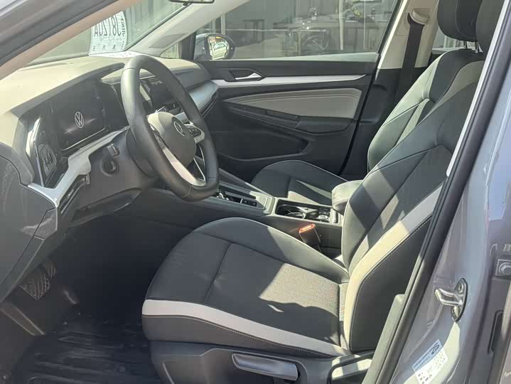 Фото 8 - Volkswagen Golf