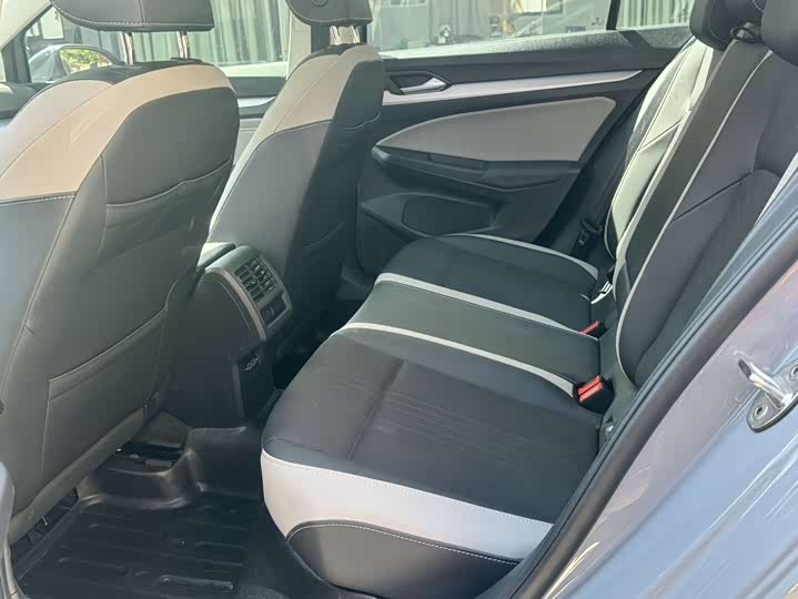 Фото 9 - Volkswagen Golf