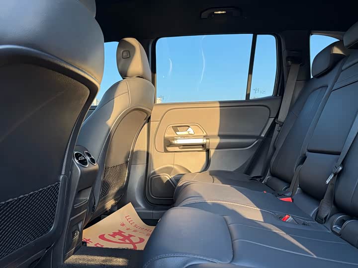 Фото 10 - Mercedes-Benz GLB-Class