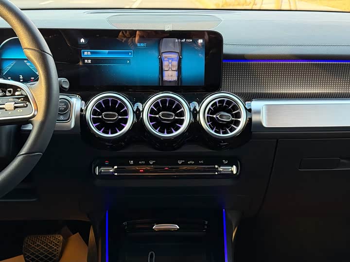 Фото 11 - Mercedes-Benz GLB-Class