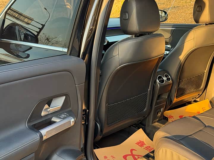 Фото 8 - Mercedes-Benz GLB-Class