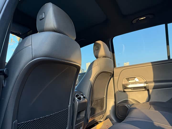 Фото 9 - Mercedes-Benz GLB-Class